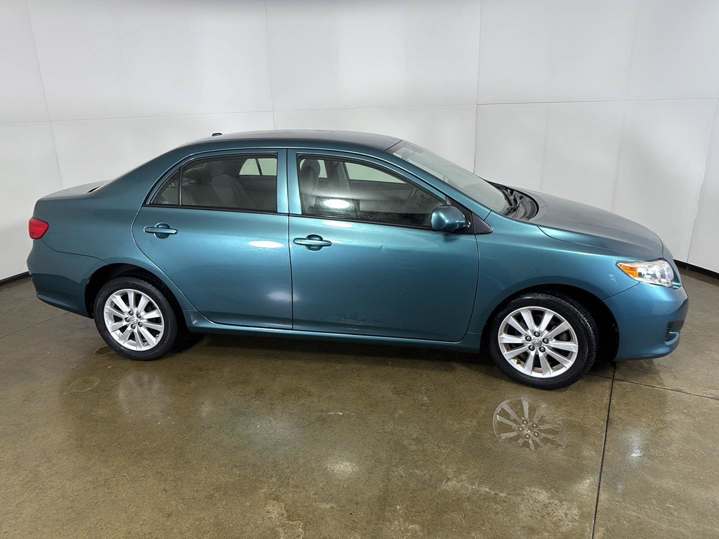 Used 2009 Toyota Corolla LE w/ All Weather Guard Pkg FWD image 8