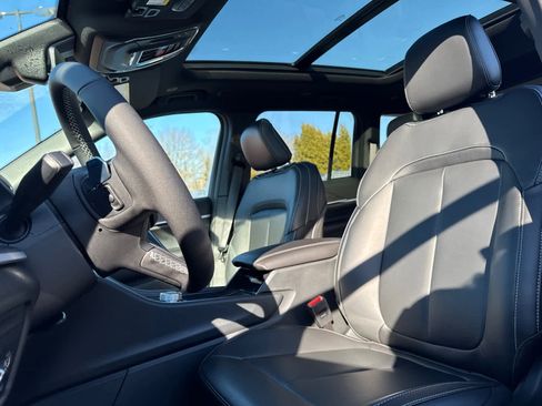 New 2025 Jeep Grand Cherokee Limited w/ Trailer Tow Package image 13