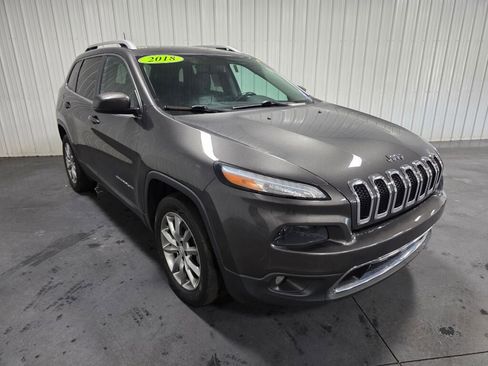 Used 2018 Jeep Cherokee Limited AWD/4WD image 2