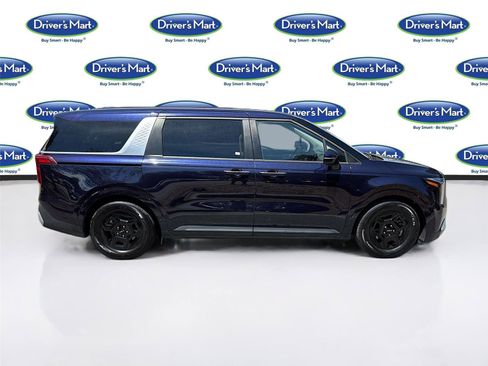Used 2025 Kia Carnival FWD image 8