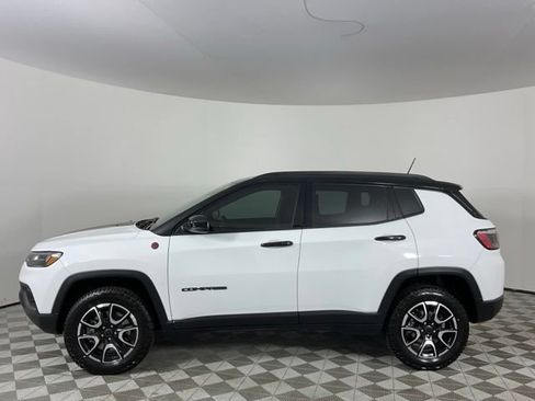 Used 2025 Jeep Compass Trailhawk AWD/4WD image 7