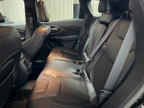 Used 2021 Jeep Cherokee Latitude Plus FWD image 18