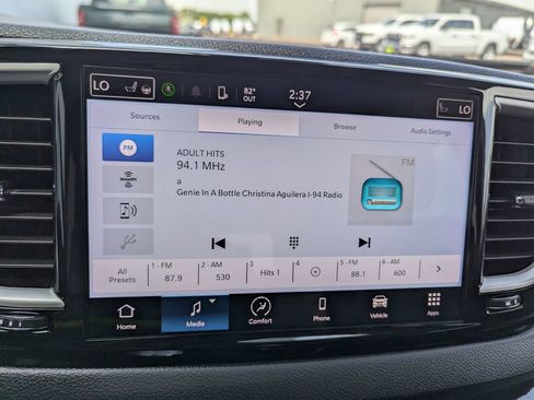Used 2023 Chrysler Pacifica Touring-L FWD image 14