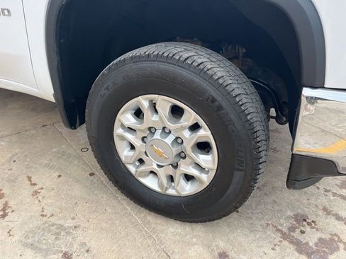 Used 2023 Chevrolet Silverado 2500 LT image 9