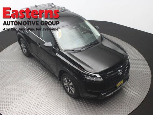 Used 2023 Nissan Pathfinder SL w/ Lighting Package (N92) AWD/4WD image 3