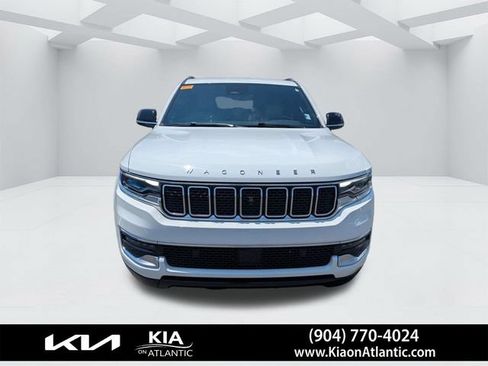 Used 2025 Jeep Wagoneer 4WD w/ Convenience Group I image 8