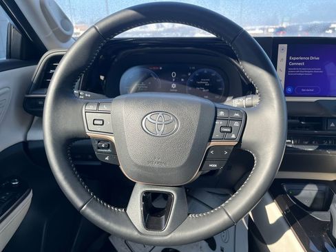 Certified 2025 Toyota Crown Limited image 15