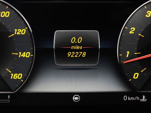 Used 2017 Mercedes-Benz E 300 4MATIC image 21