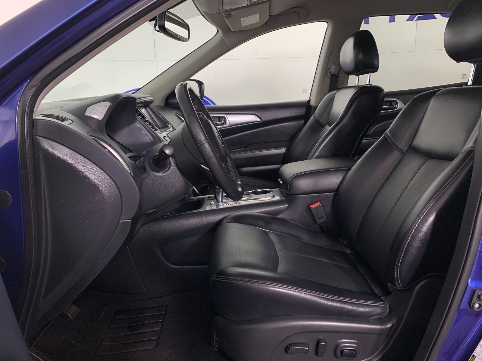 Used 2020 Nissan Pathfinder SL FWD image 15