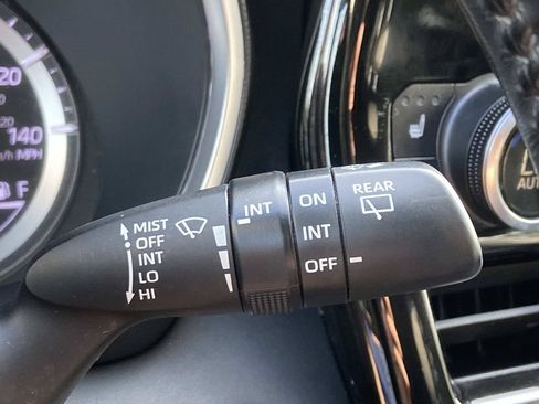 Used 2023 Toyota Highlander XLE FWD image 33