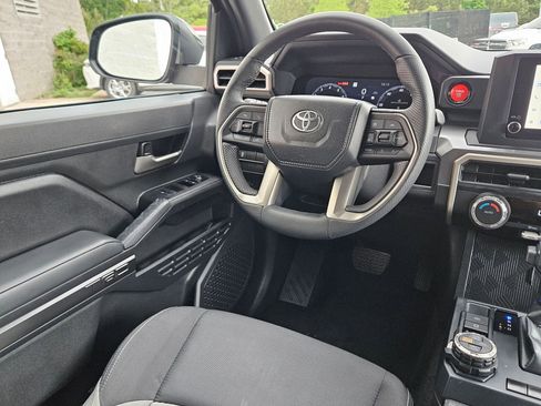 Used 2024 Toyota Tacoma TRD Off-Road AWD/4WD image 9