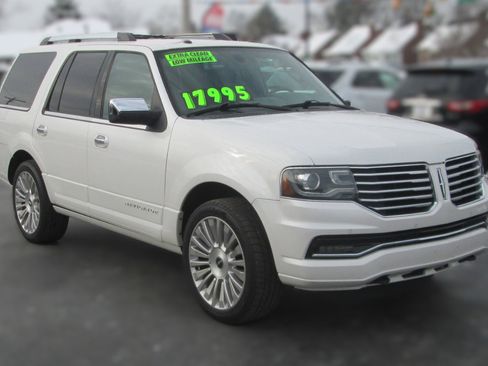 Used 2015 Lincoln Navigator Luxury image 1