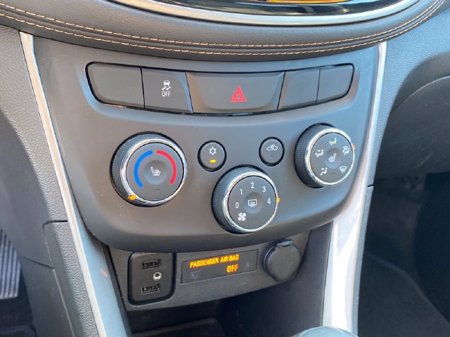Used 2022 Chevrolet Trax LT w/ Premium Seat Package AWD/4WD image 13