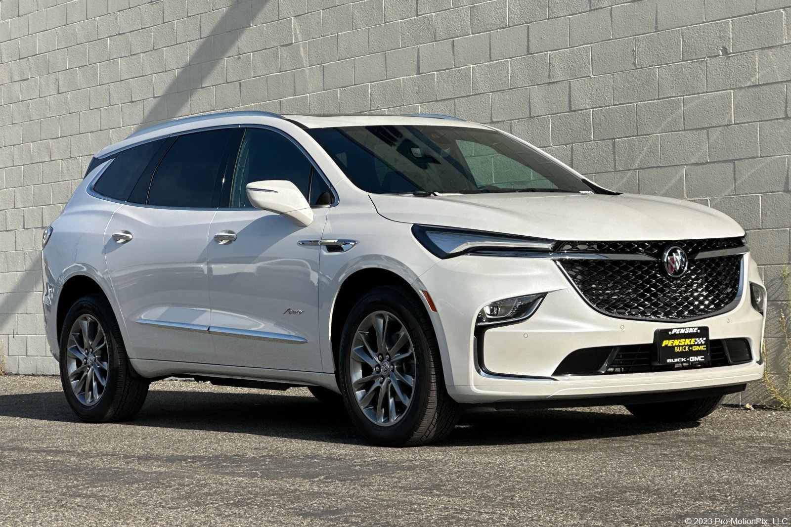 Certified 2024 Buick Enclave Avenir FWD image 1