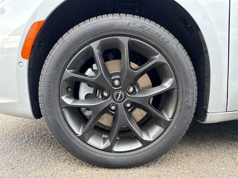 New 2026 Chrysler Pacifica Select w/ S Appearance Package image 11