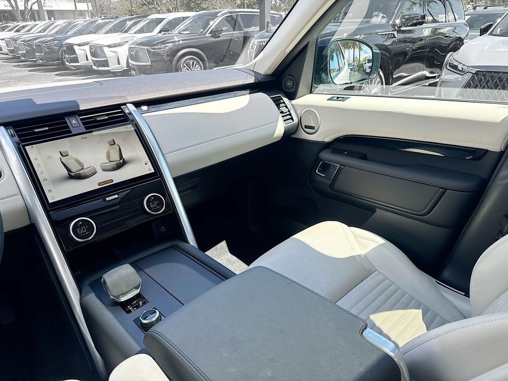 Used 2025 Land Rover Discovery S AWD/4WD image 26