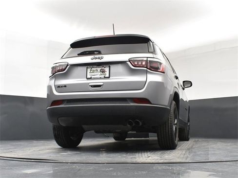 Used 2020 Jeep Compass Latitude image 23