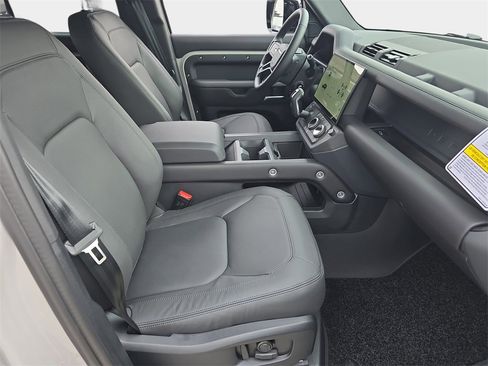 New 2026 Land Rover Defender 110 X-Dynamic SE image 10