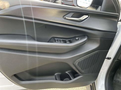 Used 2025 Jeep Grand Cherokee Laredo X image 21