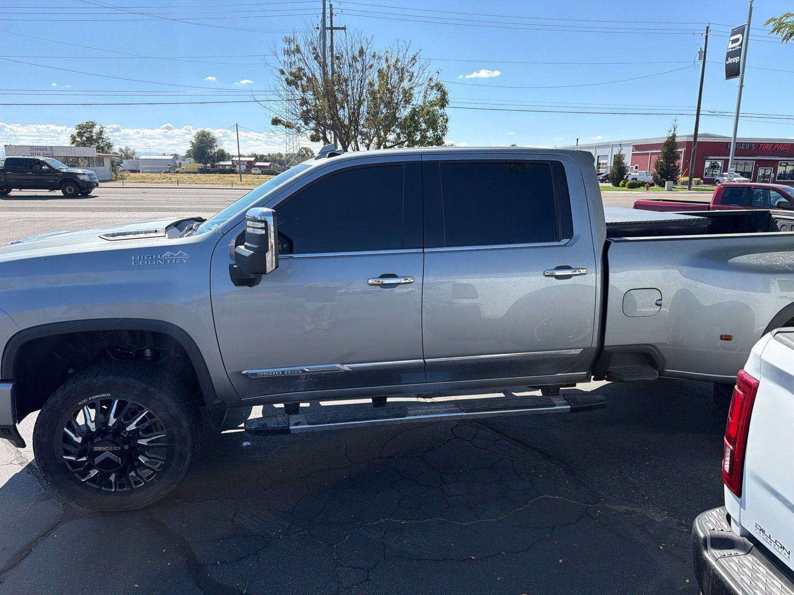 Used 2025 Chevrolet Silverado 3500 High Country w/ High Country Premium Package AWD/4WD image 2