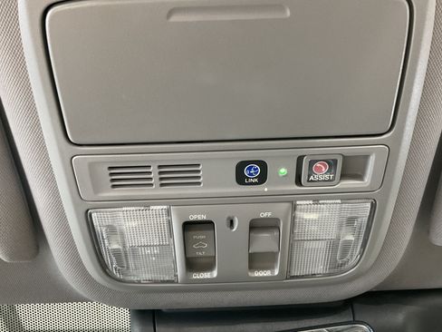 Used 2018 Honda Accord Touring image 34