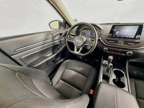 Used 2024 Nissan Altima 2.5 SV FWD image 11