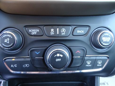 Used 2017 Jeep Cherokee Sport w/ Cold Weather Group AWD/4WD image 24