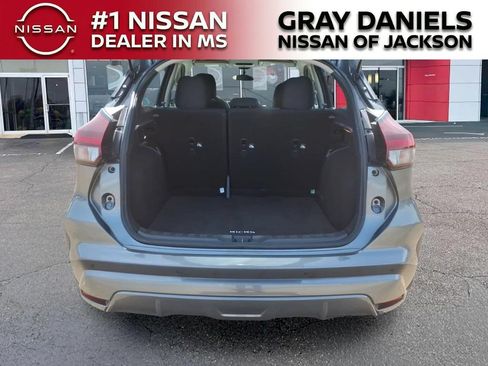 Used 2022 Nissan Kicks S FWD image 8