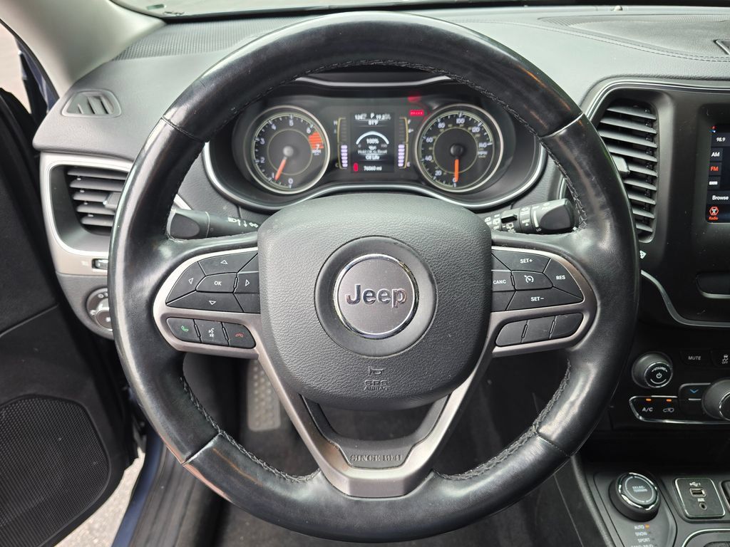Used 2019 Jeep Cherokee Latitude Plus w/ Cold Weather Group AWD/4WD image 28