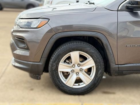 Used 2022 Jeep Compass Latitude w/ Sun and Sound Group FWD image 5