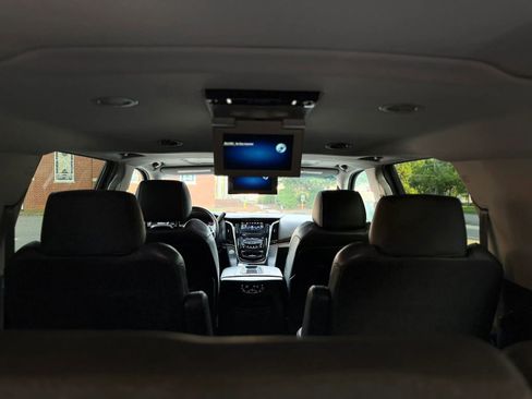 Used 2018 Cadillac Escalade ESV Luxury AWD/4WD image 14