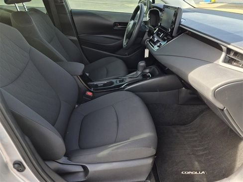 Used 2022 Toyota Corolla LE image 11