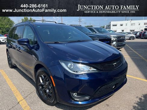Used 2019 Chrysler Pacifica Touring Plus w/ Advanced Safetytec Group FWD image 1