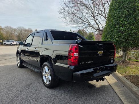 Used 2009 Chevrolet Avalanche LTZ image 3