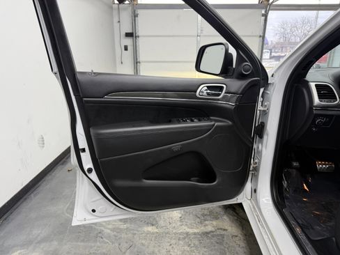 Used 2021 Jeep Grand Cherokee SRT image 9