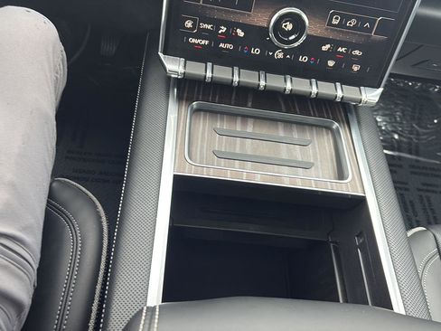 Used 2024 GMC Sierra EV Denali image 25