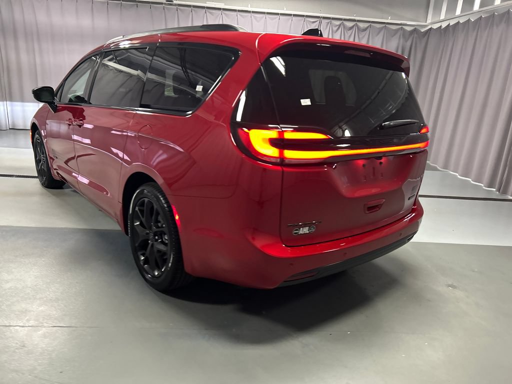 New 2027 Chrysler Pacifica Select FWD image 5