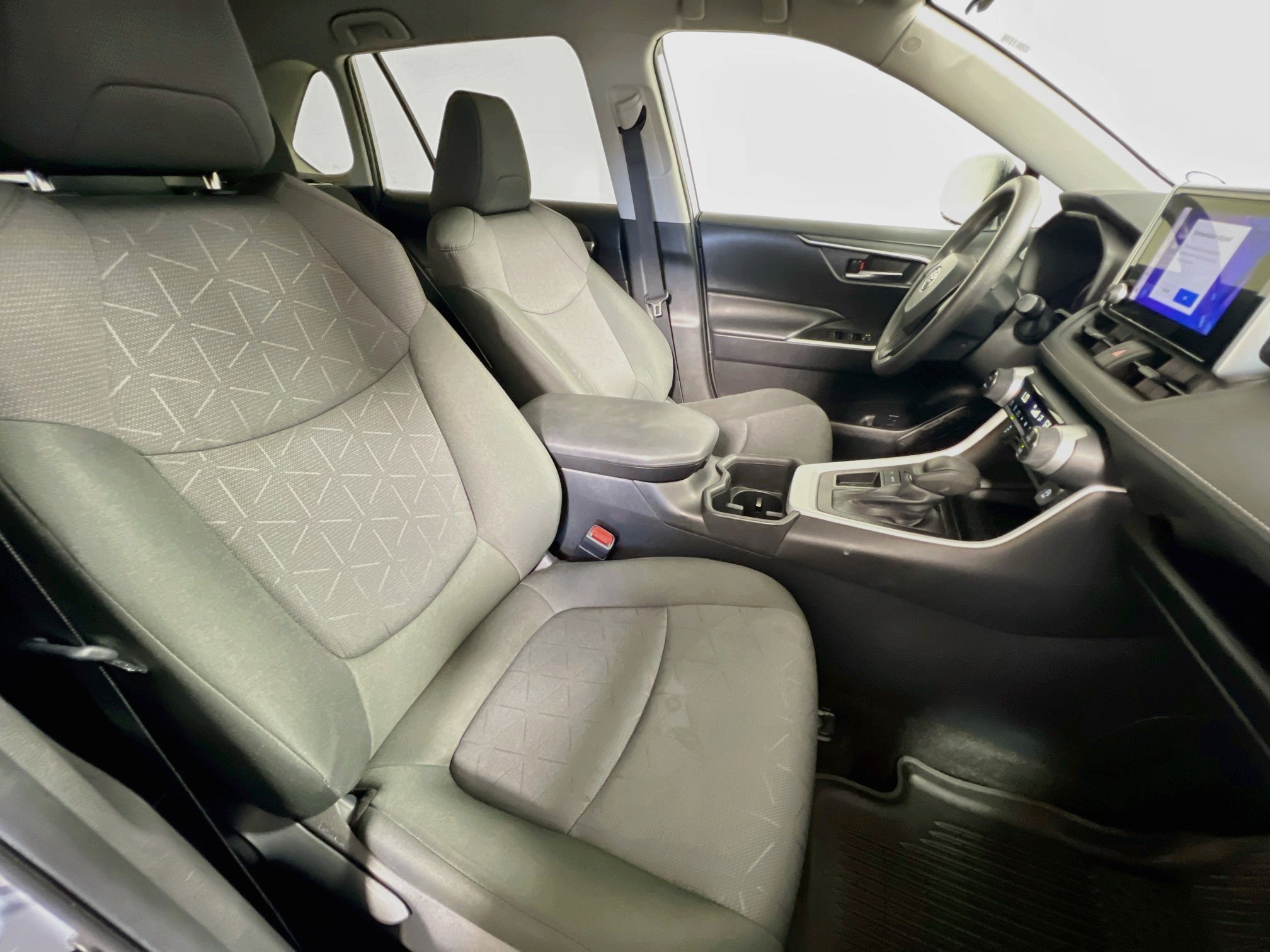 Used 2024 Toyota RAV4 XLE FWD image 28