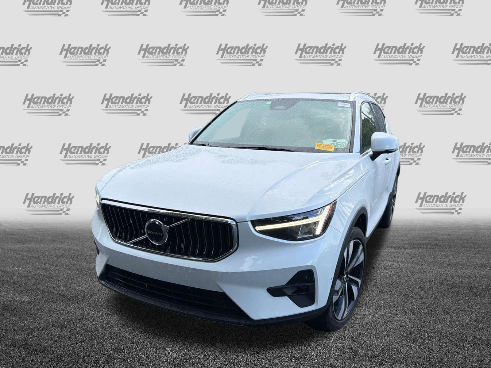 Certified 2024 Volvo XC40 B5 Plus AWD/4WD image 5