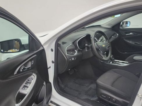 Used 2024 Chevrolet Malibu LT FWD image 11