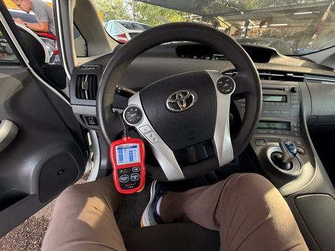 Used 2010 Toyota Prius Five FWD image 38