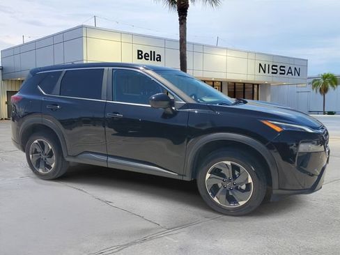 Used 2025 Nissan Rogue SV FWD image 8