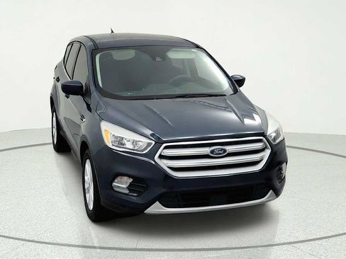 Used 2019 Ford Escape SE FWD image 2