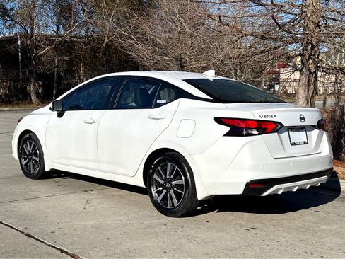 Certified 2022 Nissan Versa SV image 29
