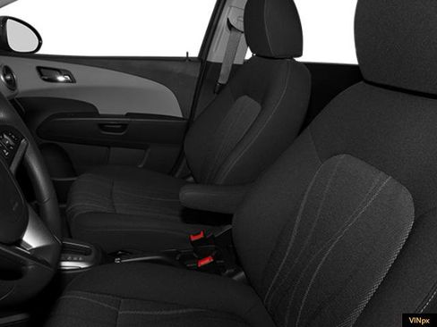 Used 2014 Chevrolet Sonic LT image 6