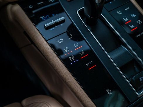 Used 2025 Porsche Macan image 20