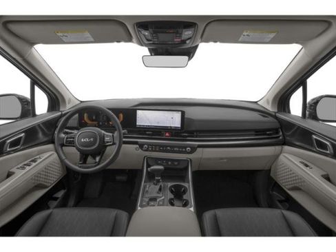 Used 2025 Kia Carnival FWD image 5