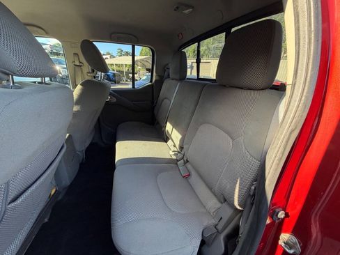 Used 2016 Nissan Frontier SV w/ SV Value Truck Package RWD image 13