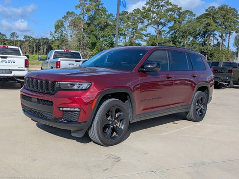 Used 2024 Jeep Grand Cherokee L Limited w/ Black Appearance Package AWD/4WD image 1