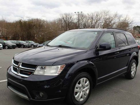 Used 2019 Dodge Journey SE w/ Premium Group image 1